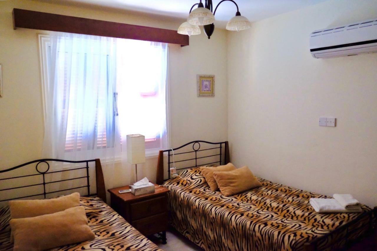 Villa On The First Line Peyia Exterior photo