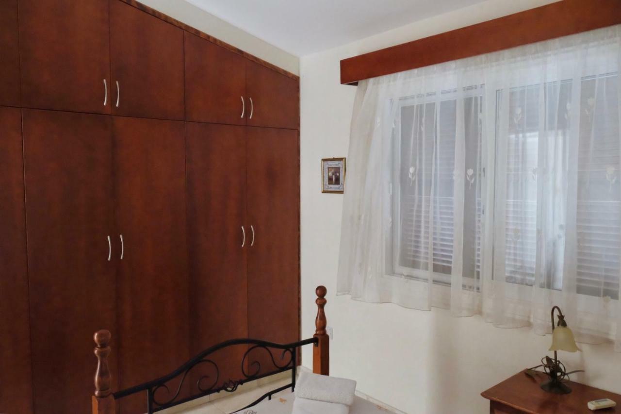 Villa On The First Line Peyia Exterior photo
