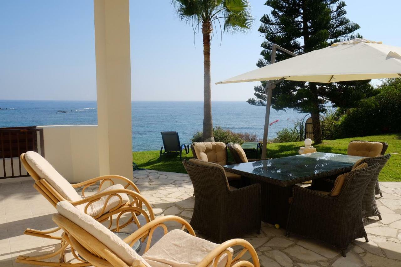 Villa On The First Line Peyia Exterior photo
